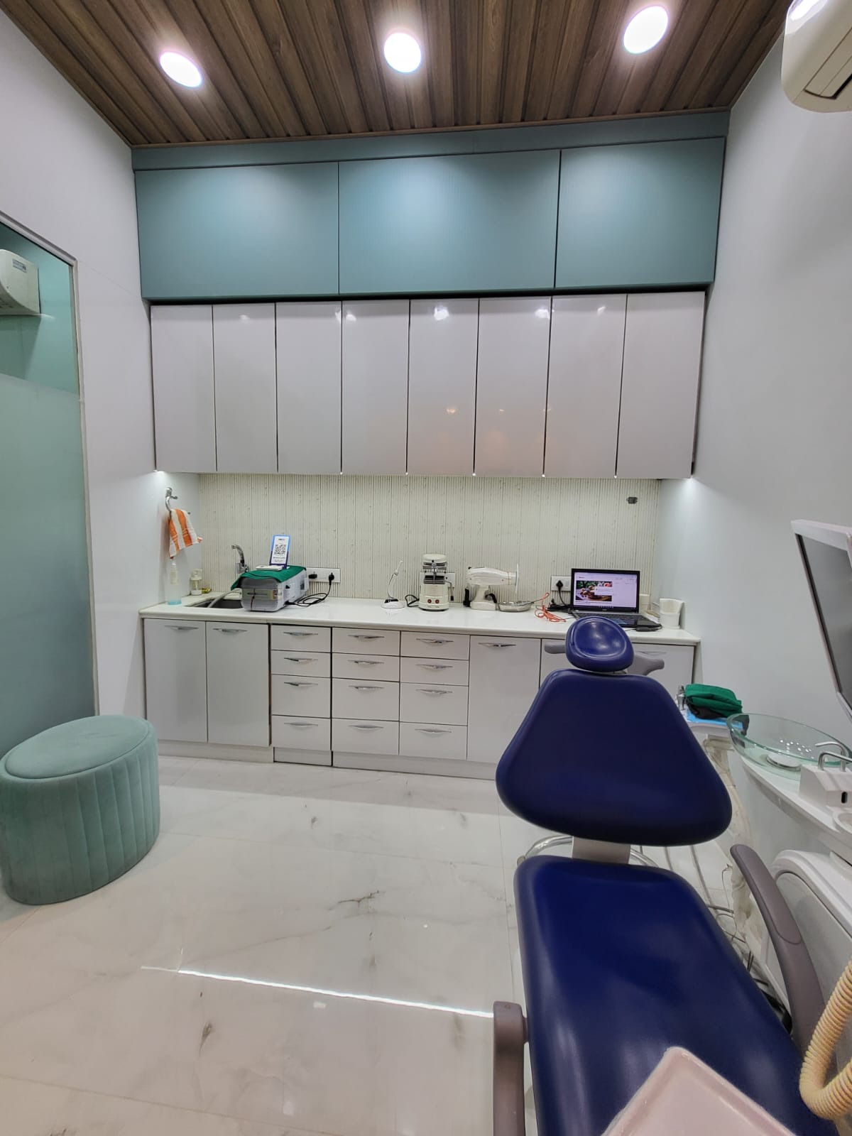 Dental treatment room